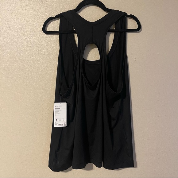 NWT ATHLETA Black Nitro Semi Fitted Keyhole Tank Top - Picture 2 of 5